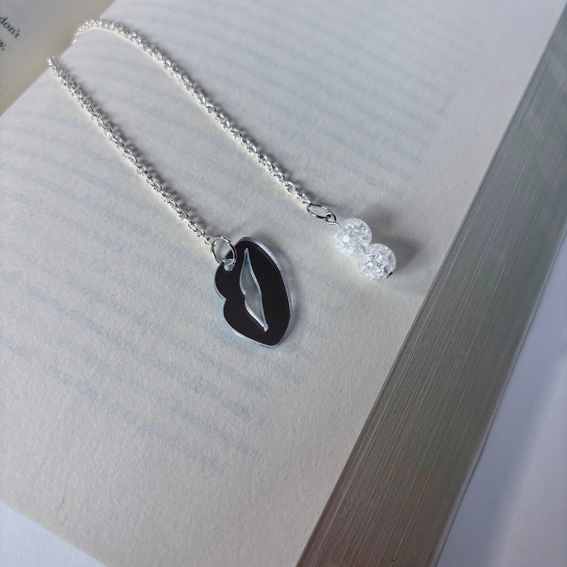 Mirror Kiss Chain Bookmark