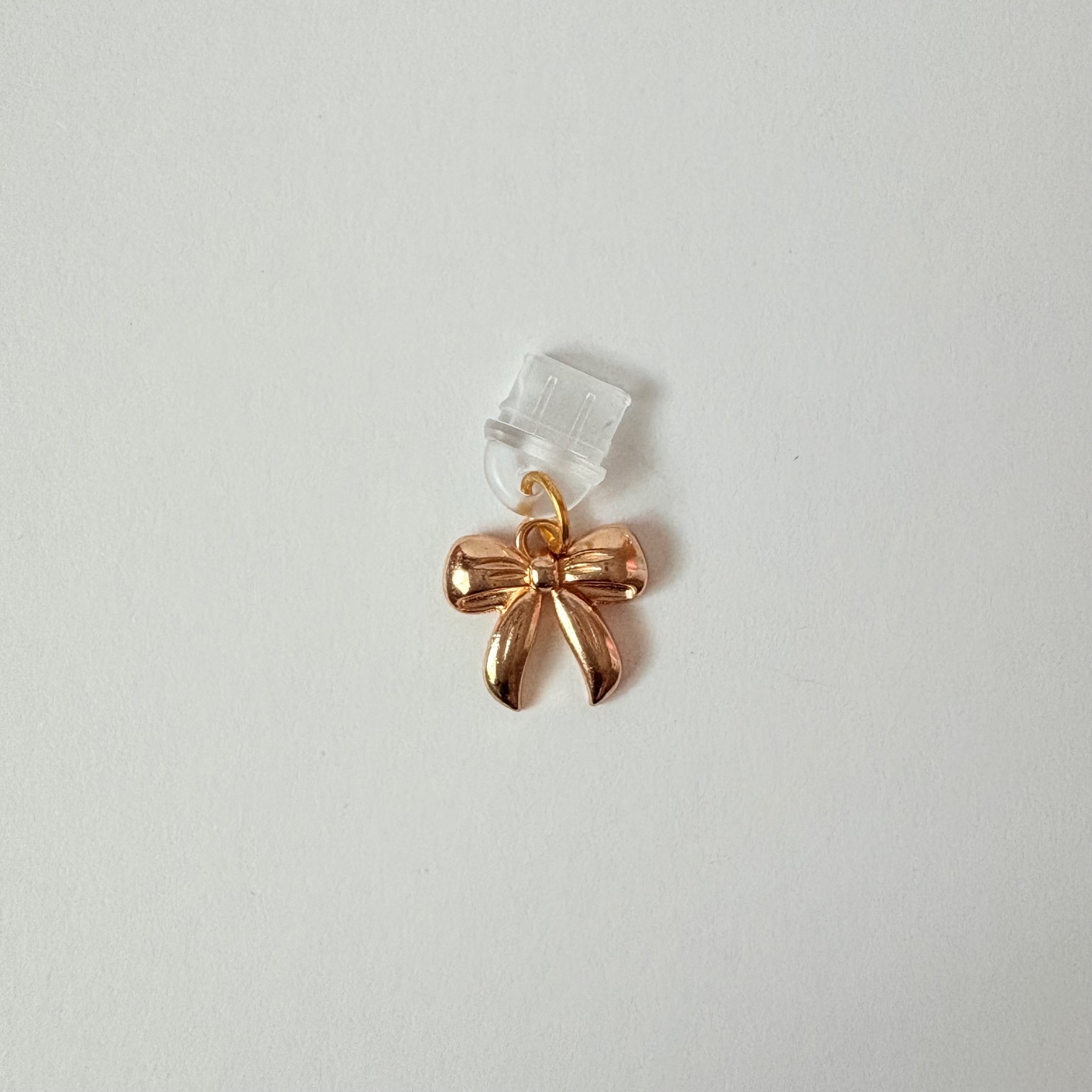 🎀 Classic Gold Bow USB-C Charm