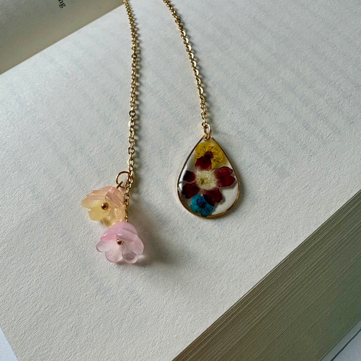 Pressed Floral Teardrop Chain Bookmark