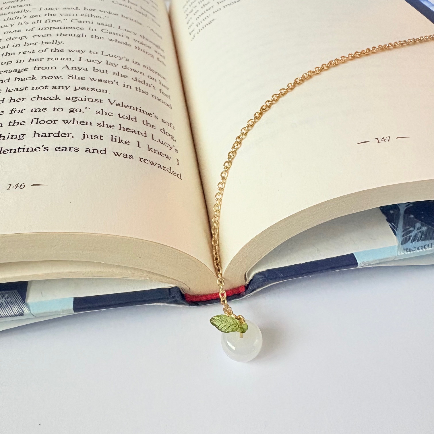 🍎 Iridescent Apple Chain Bookmark 
